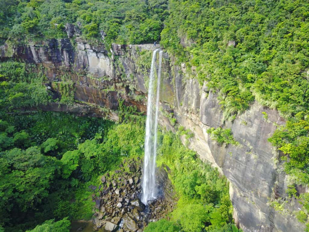 น้ำตกพีไนซารา (Pinaisara Falls) โอกินาว่า (Okinawa)