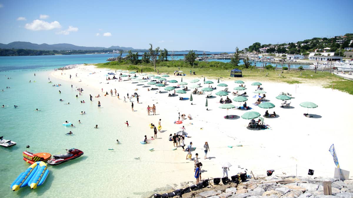 บริเวณชายหากที่เกาะโคอุริ จังหวัดโอกินาว่า