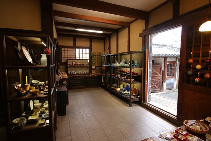 พิพิธภัณฑ์หัตถกรรมพื้นบ้านคุราชิกิ (Kurashiki Museum of Folk Crafts)