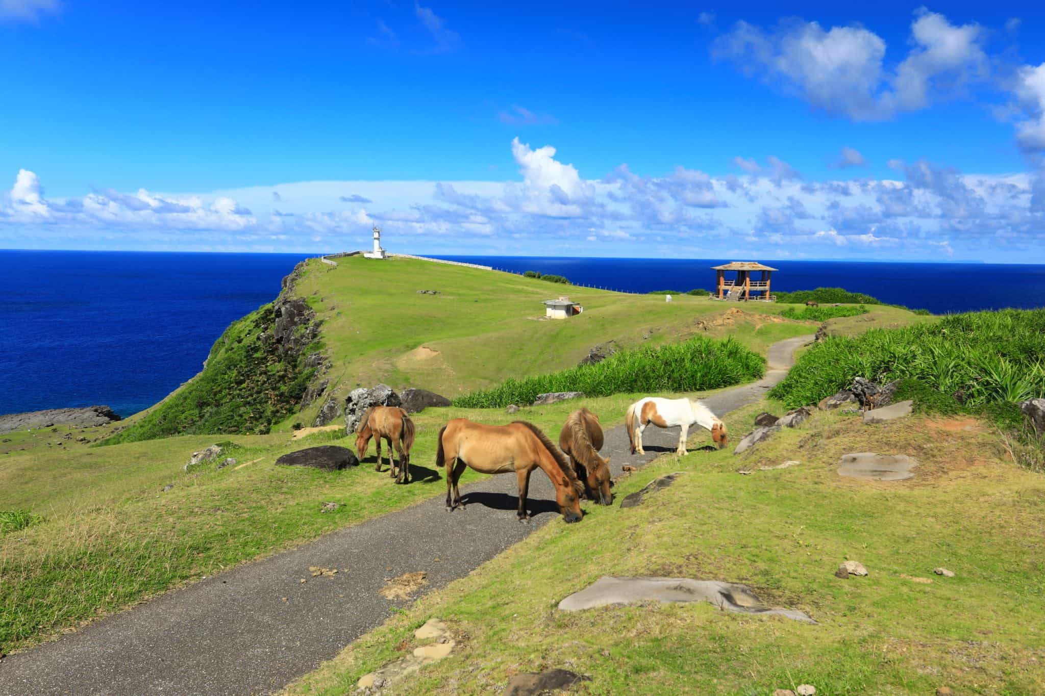 วิวทิวทัศน์บนเกาะโยนากุนิ (Yonaguni Island) ในจังหวัดโอกินาว่า (Okinawa)