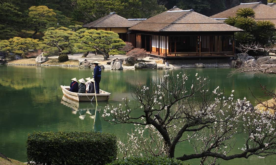 นั่งเรือชมสวน Ritsurin Garden แบบญี่ปุ่น (Wasen Boat Ride) ในจังหวัดคางาวะ (Kagawa)