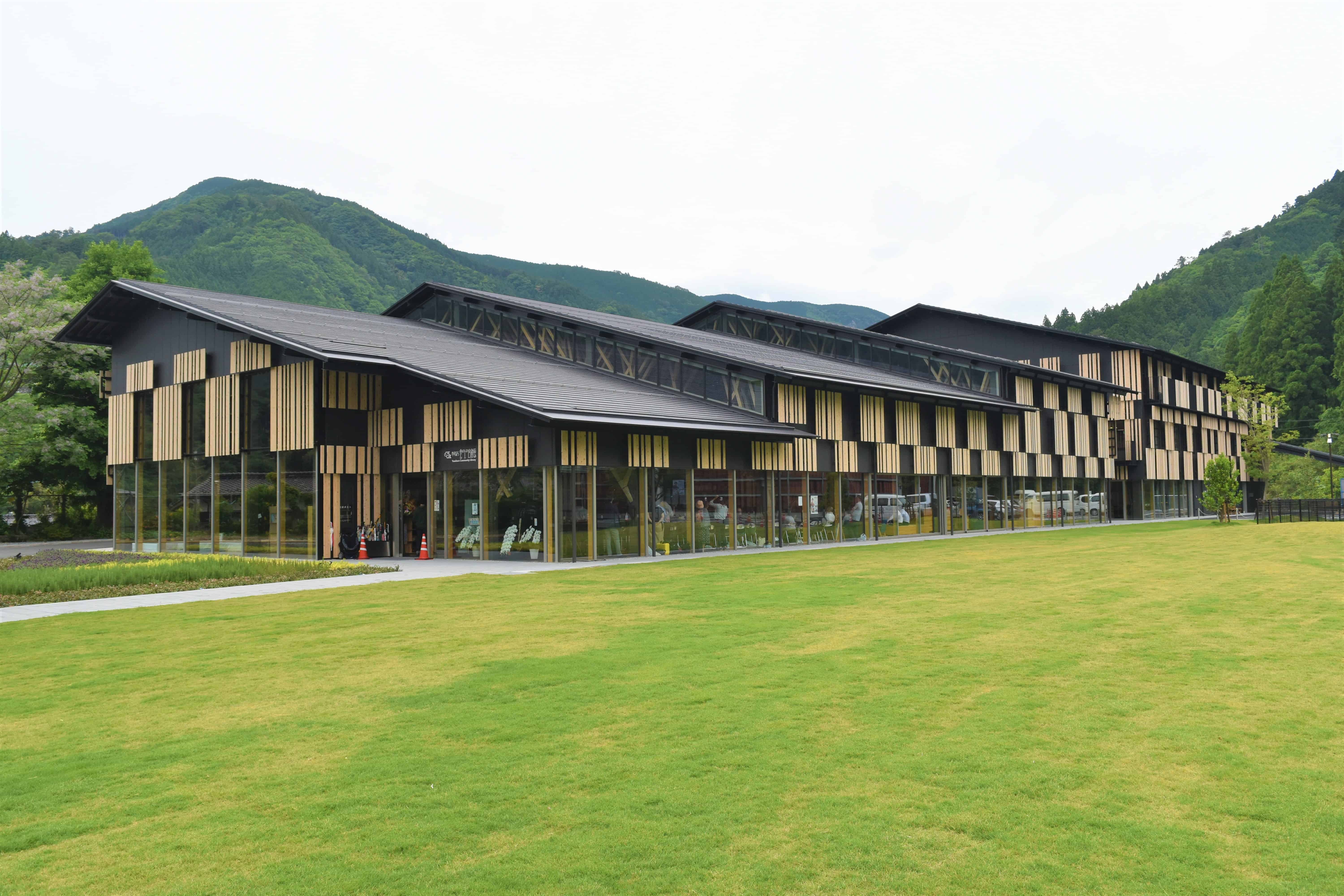 Yusuhara Kumo no Ue Community Library ผลงานของเคนโกะ คุมะ (Kengo Kuma)