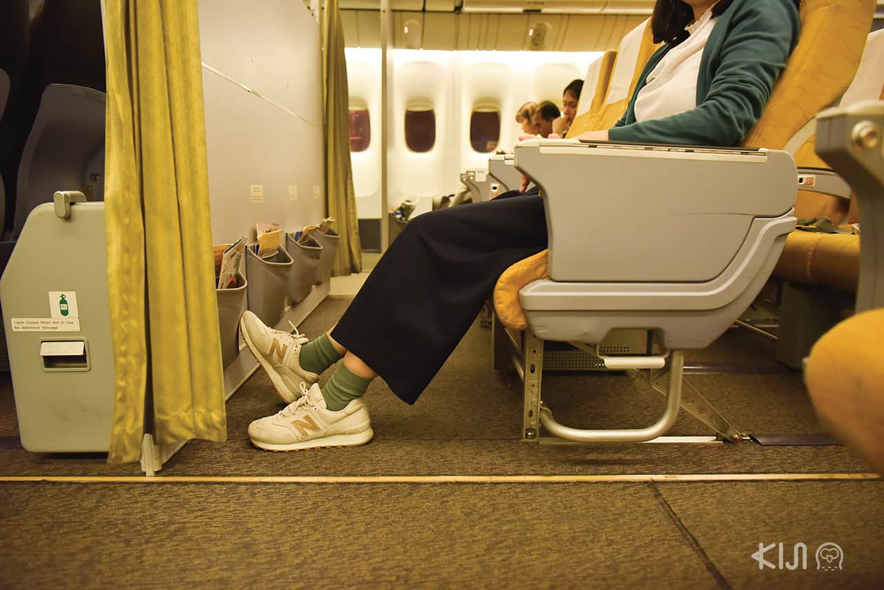 ที่วางเท้าแสนกว้างของโซน Economy Class ของสายการบินนกสกู๊ตก็ยืดขาได้สุด