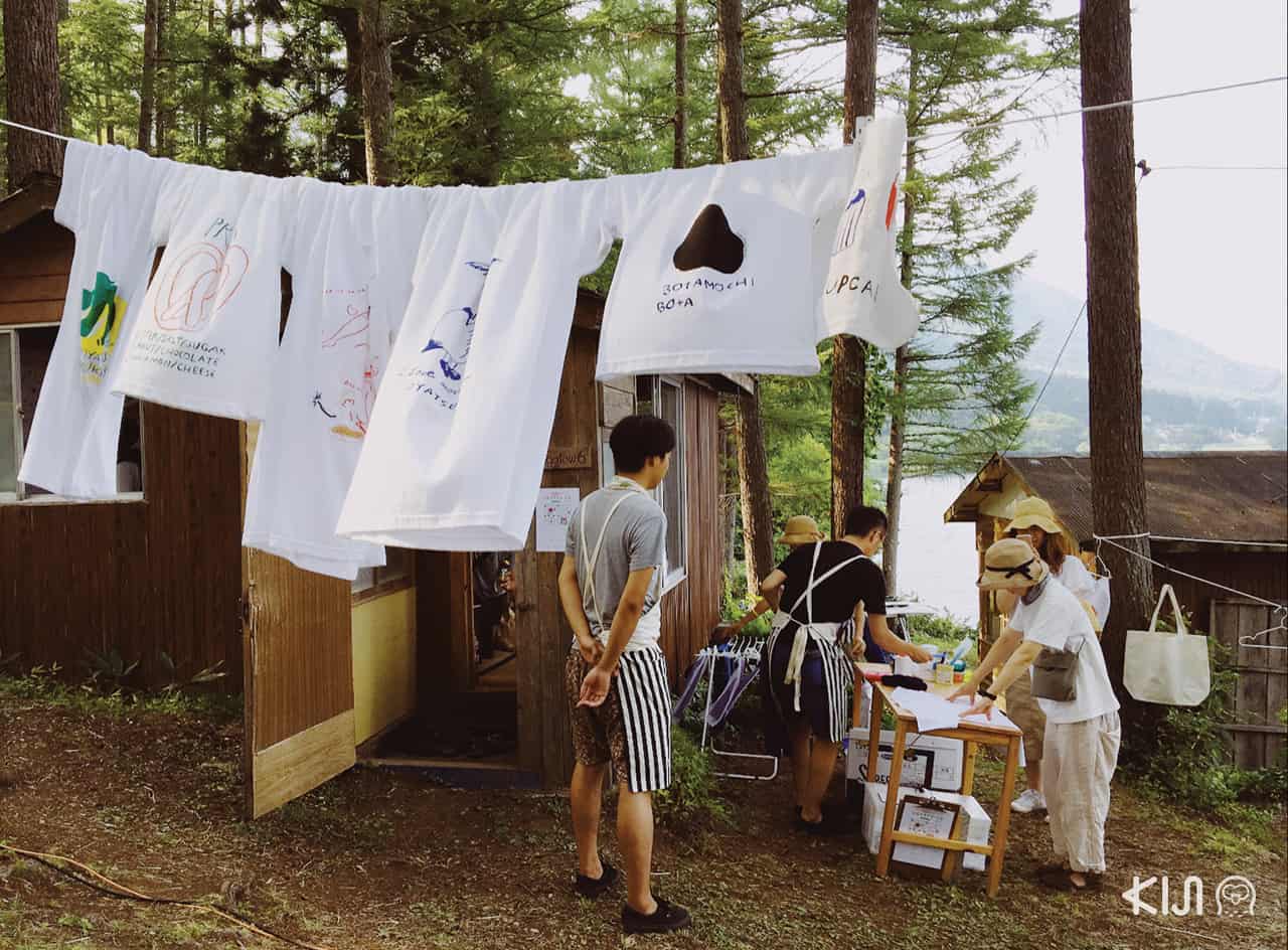 ที่งาน Alps Book Camp มีเสื้อขายด้วยนะ