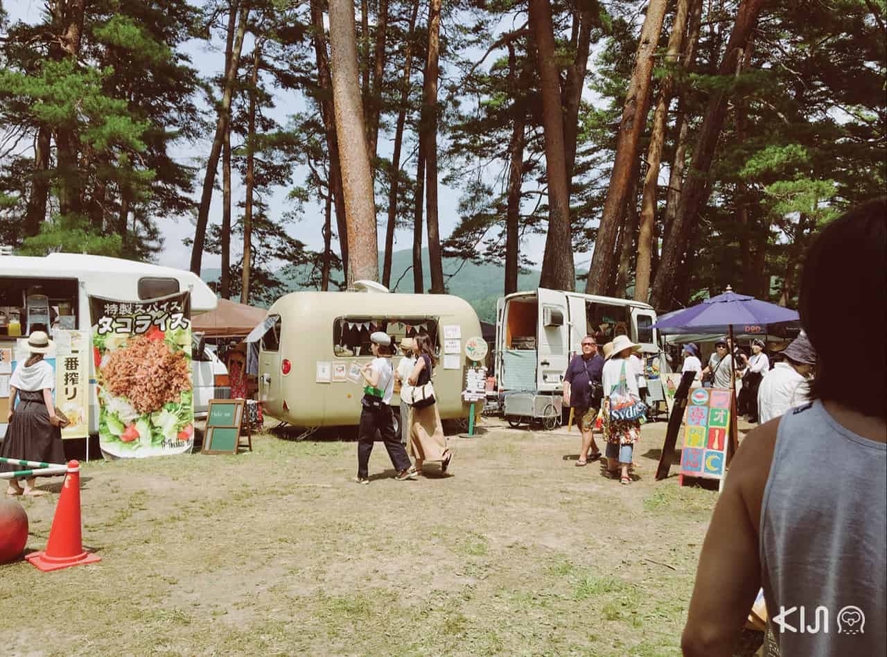 ที่งาน Alps Book Camp มีร้านค้าต่างๆ มาเปิดอยู่เยอะ