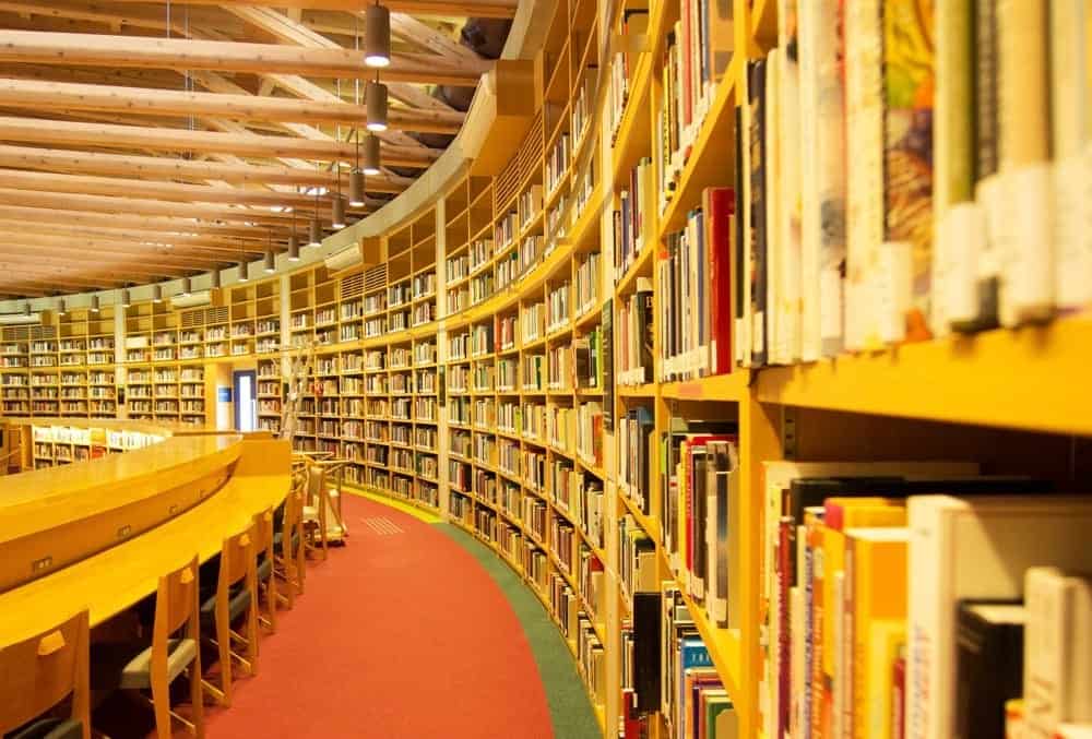 ห้องสมุด Nakajima Library ตั้งอยู่ภายในมหาวิทยาลัย Akita International University