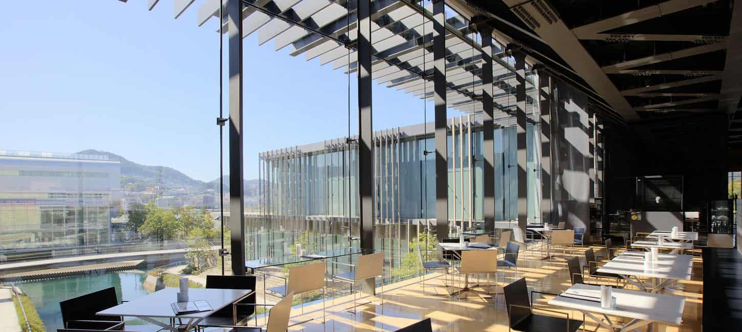 การตกแต่งภายในของอาคาร บรรยากาศภายใน Nagasaki Prefectural Art Museum ผลงานการออกแบบของ Kengo Kuma