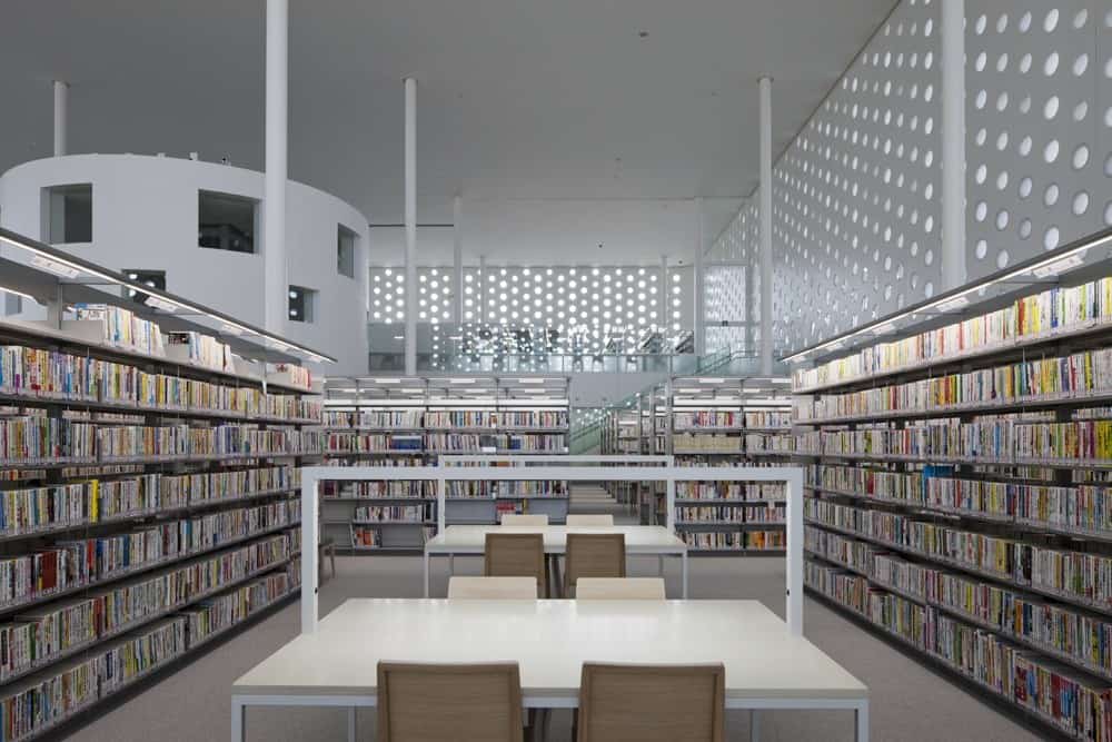 บรรยากาศภายใน Kanazawa Umimirai Library