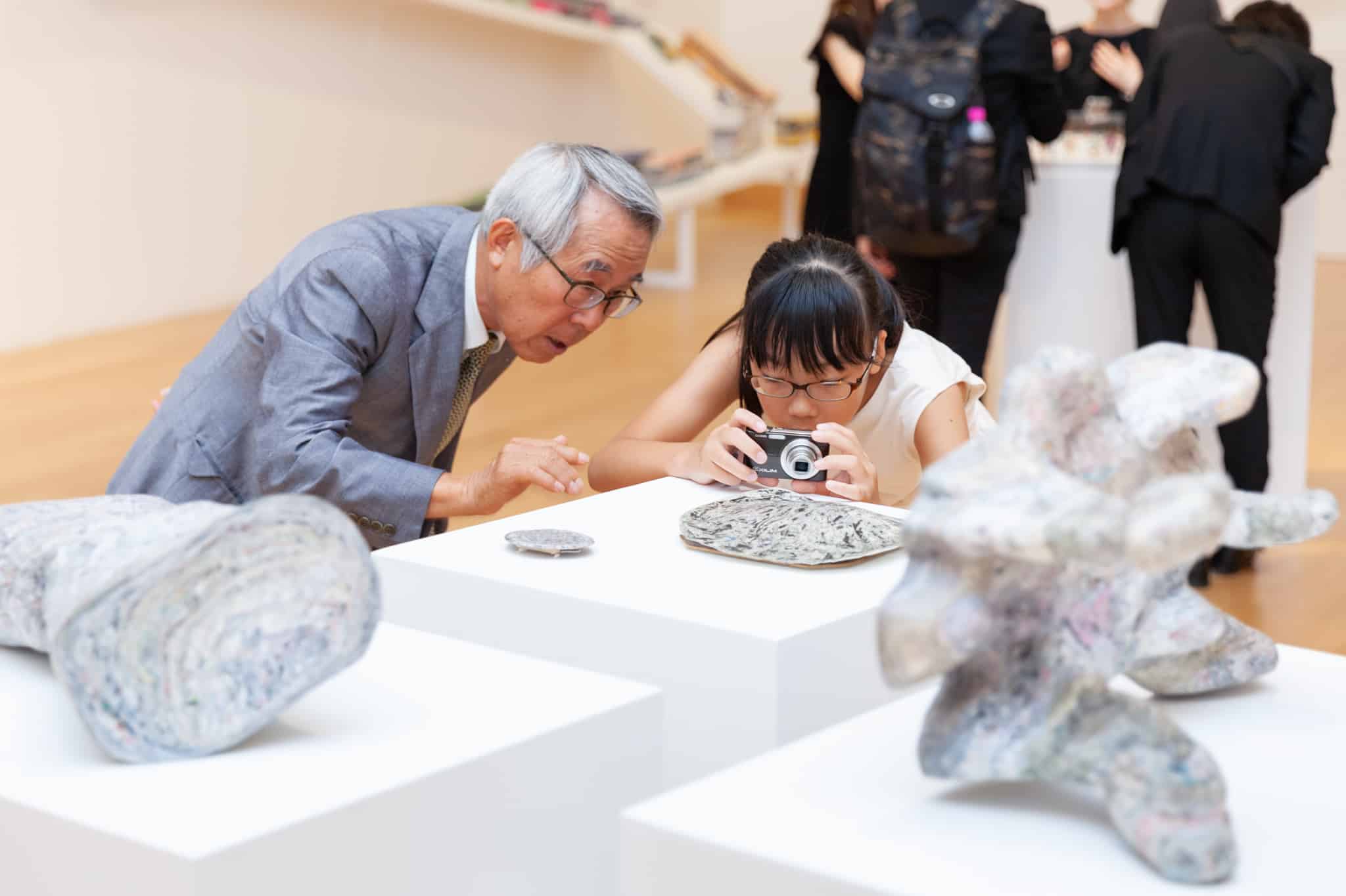 บรรยากาศภายในงานนิทรรศการความงามนิรนาม (Figure of Unknown Beauty) จัดแสดงผลงานศิลปะอาร์ตบรูต (Art Brut)