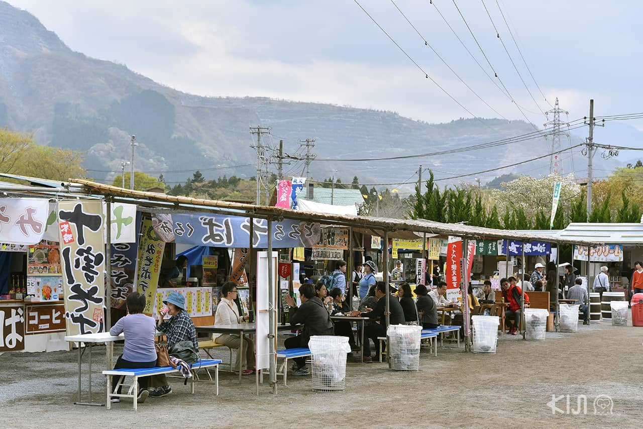 ตลาดนัดในสวน Hitsujiyama Park ที่จะมีเฉพาะฤดูใบไม้ผลิเท่านั้น