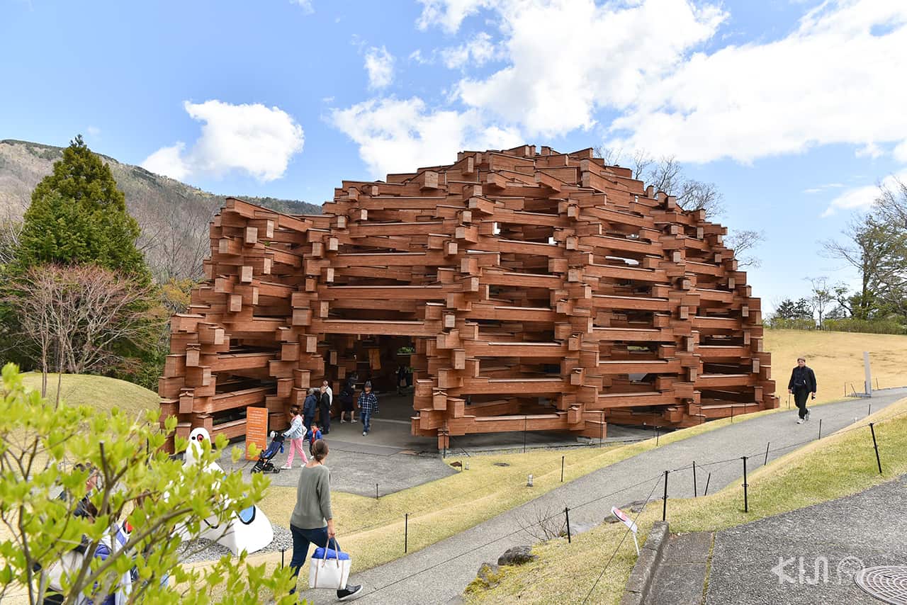 The Hakone Open Air Museum มีคอนเซ็ปต์หลักเป็นพิพิธภัณฑ์กลางแจ้ง