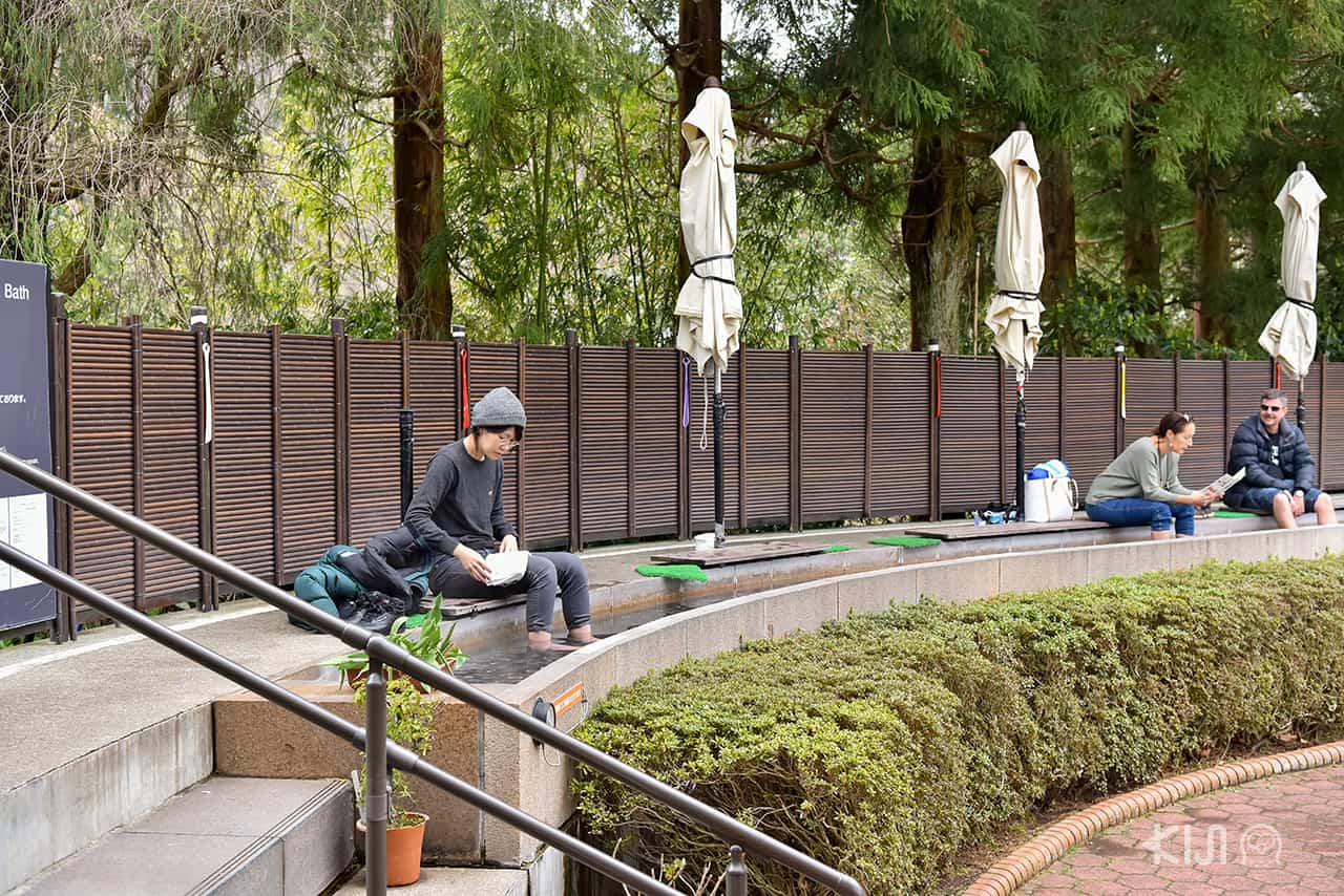 The Hakone Open Air Museum มีจุดออนเซ็นแช่เท้า