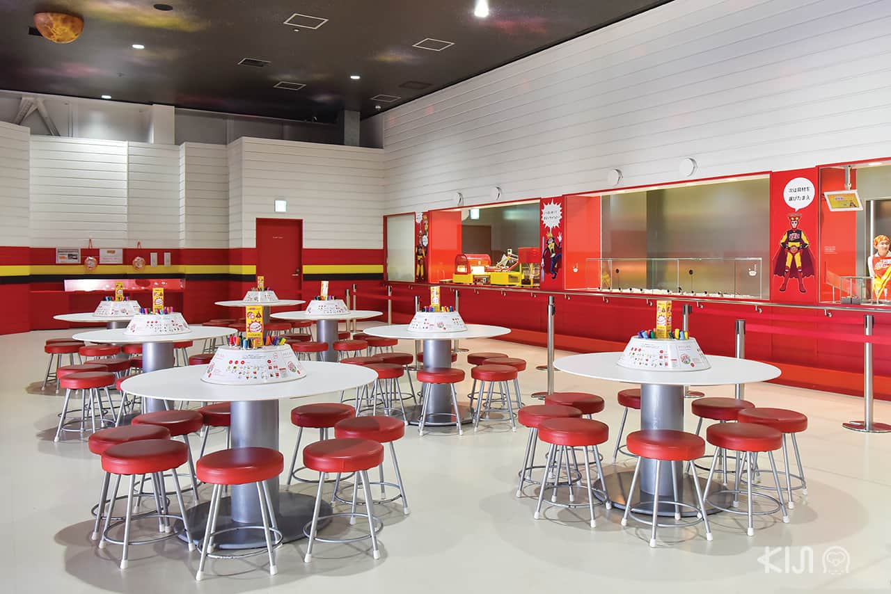 บรรยากาศภายใน Food Factory ที่สวนสนุกโยมิอุริแลนด์ (Yomiuriland)