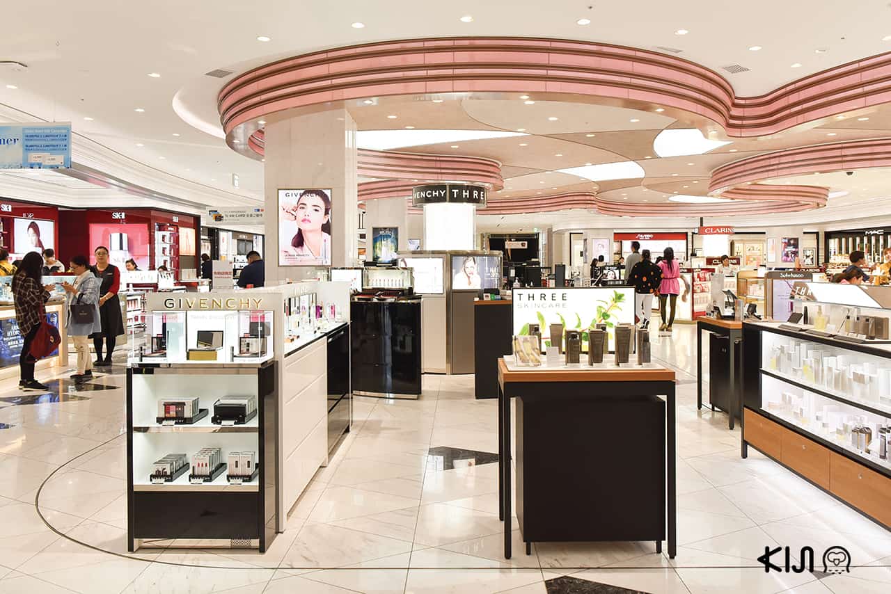 แผนกเครื่องสำอาง ของ Lotte Duty Free Ginza