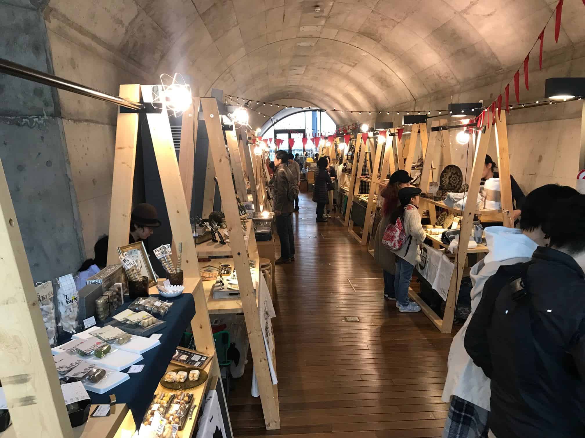 ร้านค้าต่างๆ ภายในห้าง mAAch ecute (มาจิ เอคิวโตะ)