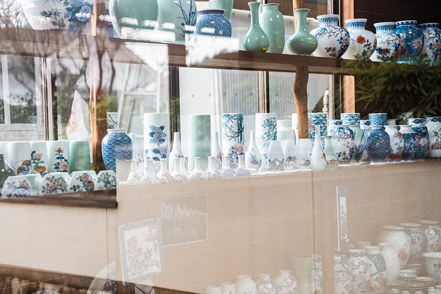 มีเซรามิกหลากหลายรูปแบบที่ Okawachiyama Village 