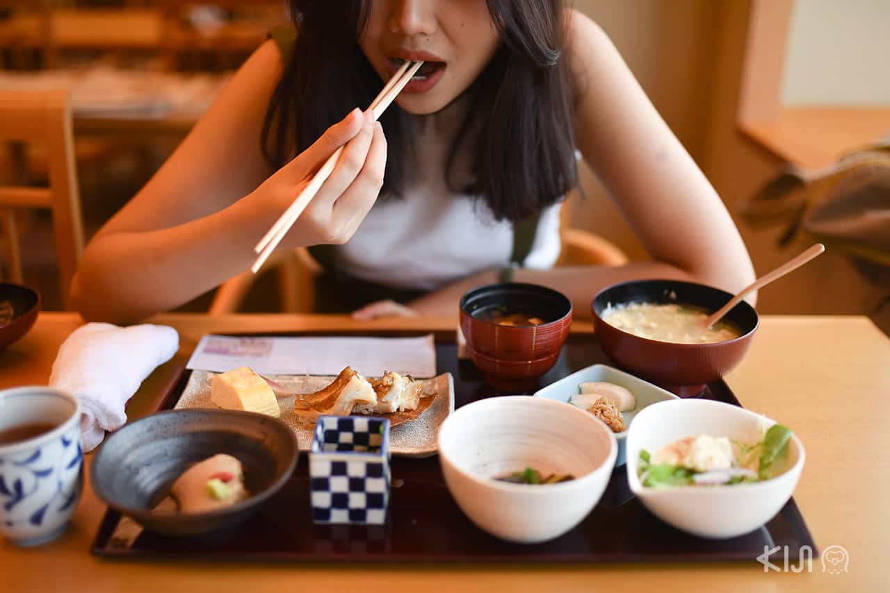 อาหารเช้าของโรงแรม Hotel Hankyu International มีให้เลือก 2 แบบระหว่างเซ็ตอาหารเช้าแบบฝรั่งและญี่ปุ่น