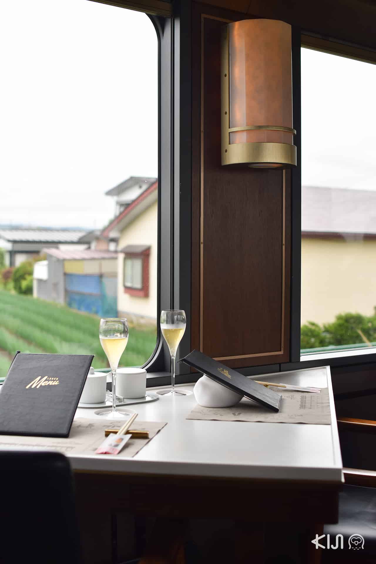 ภัตตาคาร Joyful train อาหาร Tohoku Emotion