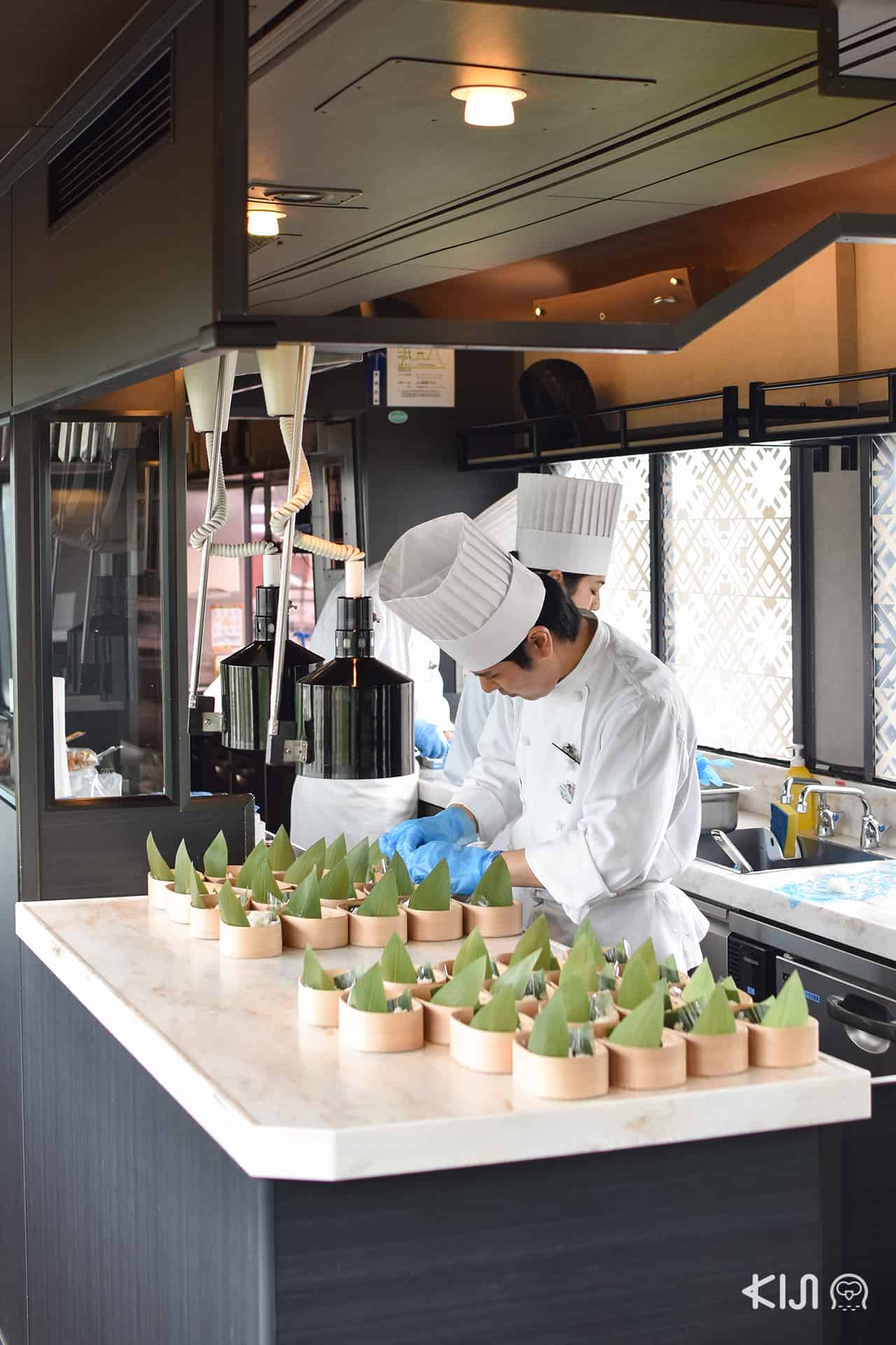 ภัตตาคาร joyful train