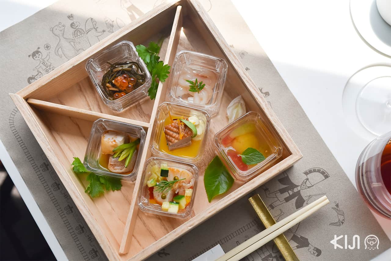 ภัตตาคาร อาหาร บนรถไฟ Joyful train (Tohoku Emotion)