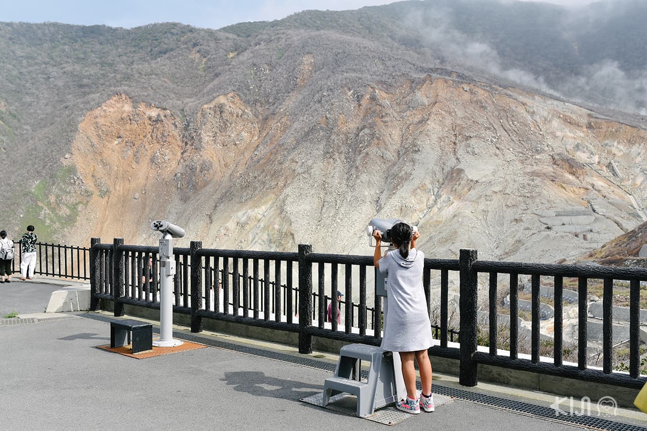ส่องกล้องชมเมืองวิวของเมืองฮาโกเน่ (Hakone) บนหุบเขาโอวาคุดานิ (Owakudani)