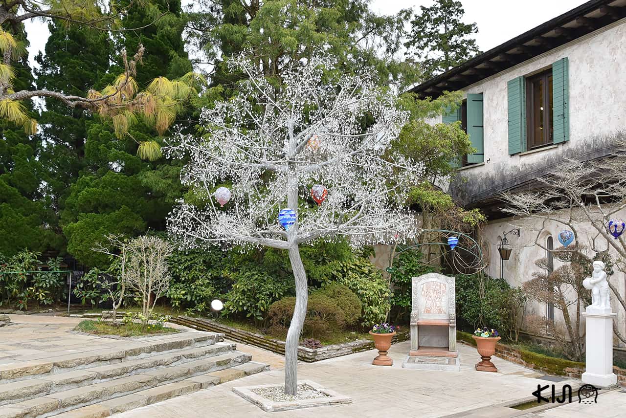 ต้นไม้แก้วใน Hakone Venetian Glass Museum 