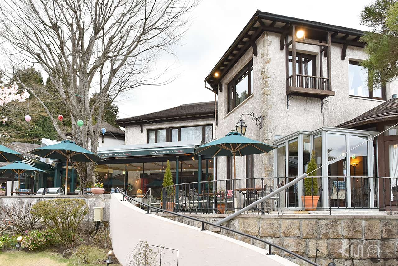  Caffe Terrazza คาเฟ่ในสวนที่ประดับตกแต่งด้วยประติมากรรมจากแก้ว