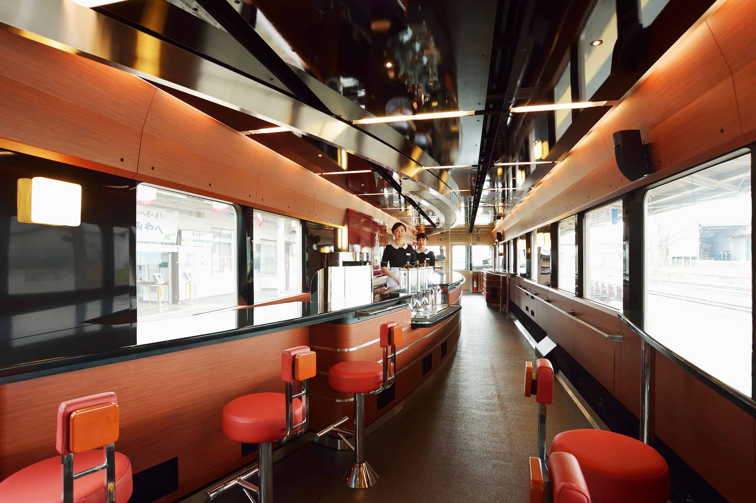 ภายในรถไฟ FruiTea Fukushima Joyful train