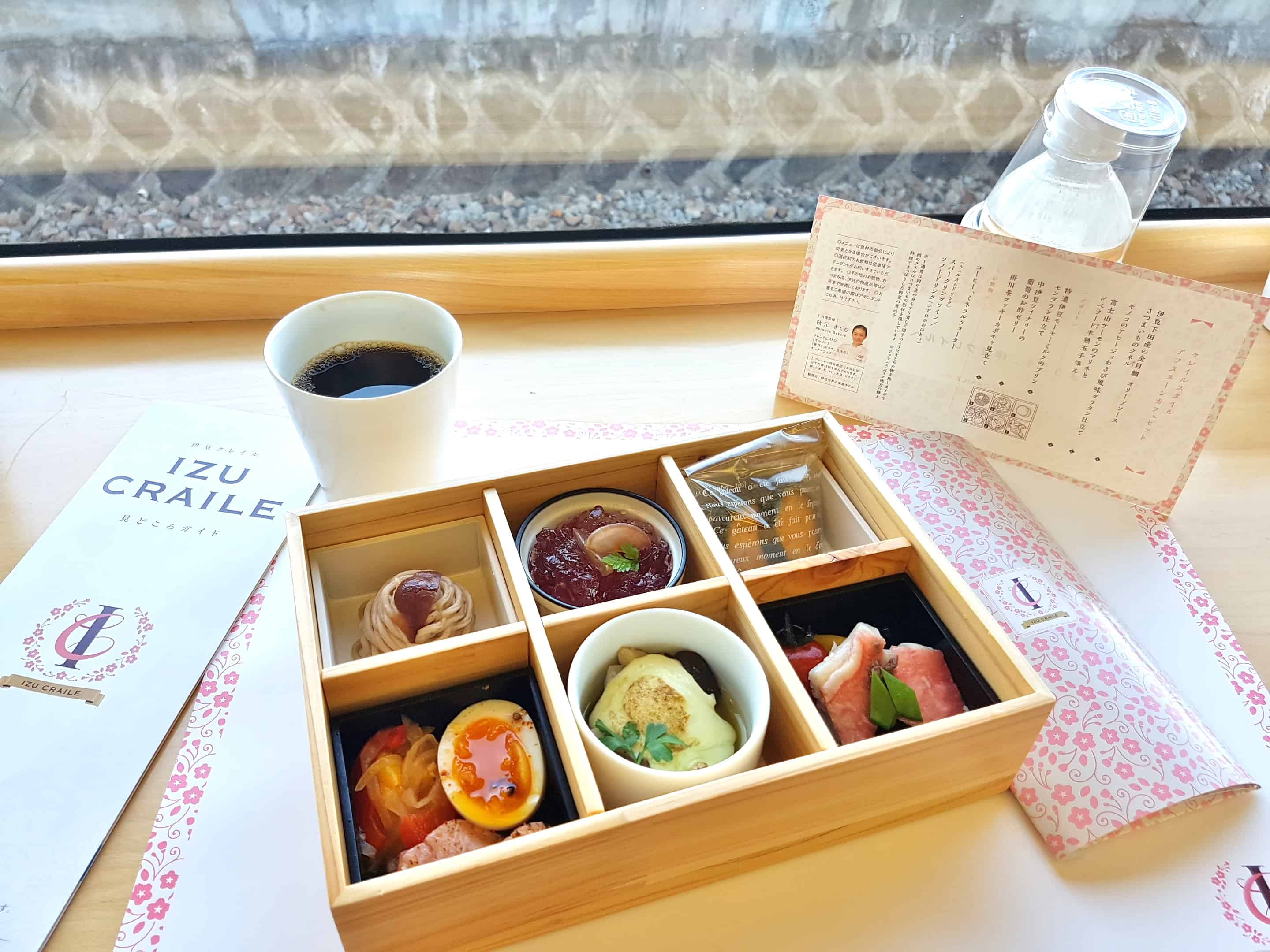 อาหารบน ภัตตาคาร IZU CRAILE Joyful train