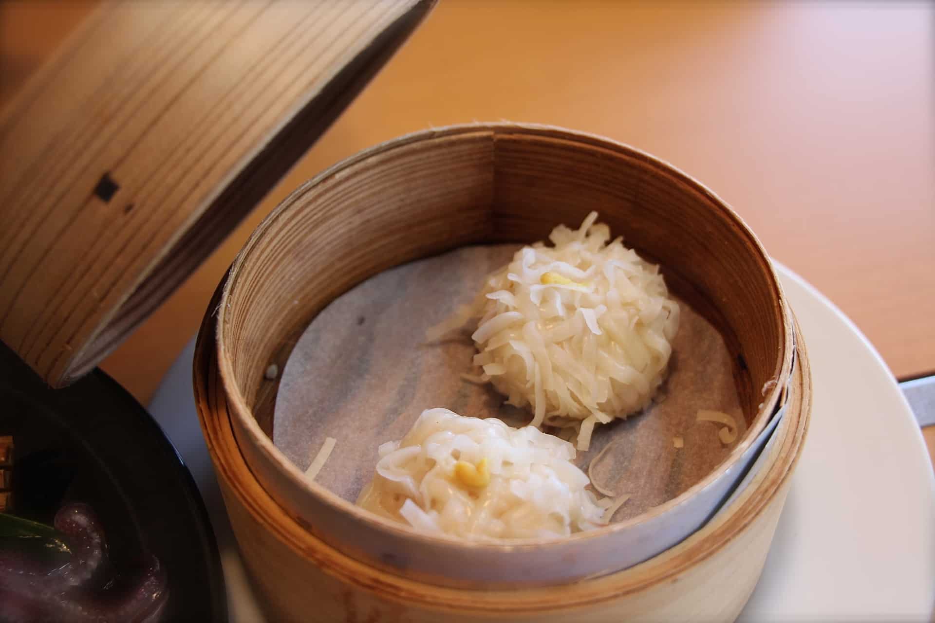 ขนมจีบปลาหมึกเมนูขึ้นชื่อที่ตลาดเช้าโยบูโกะ Saga Yobuko Morning Market