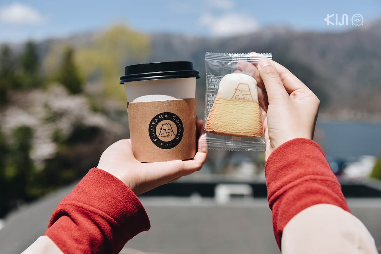 Fujiyama Cookies ร้านคุกกี้ชื่อดังตั้งอยู่ริมทะเลสาบคาวากุจิโกะ (Kawaguchiko)