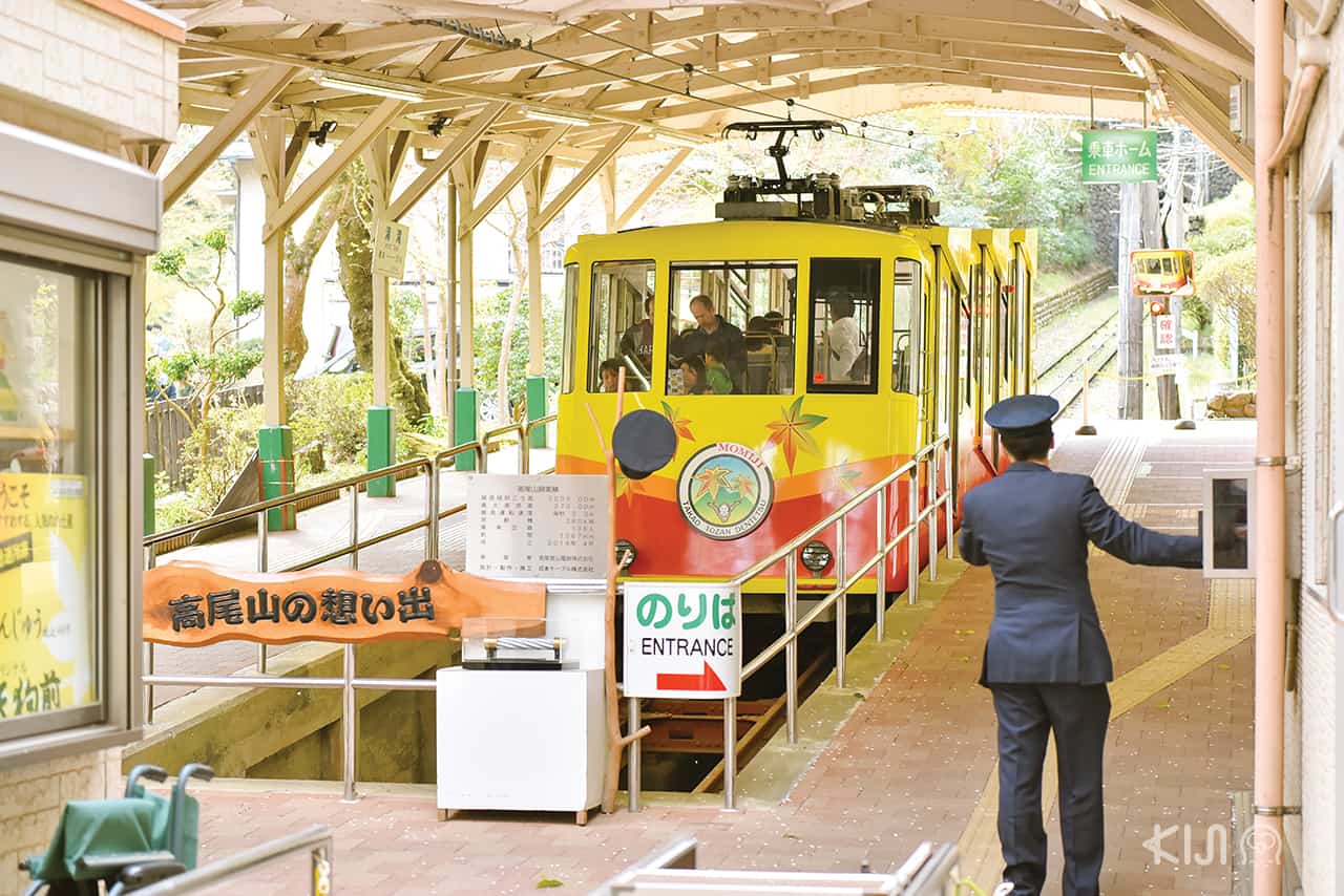 นั่งรถไฟท้องถิ่นไปภูเขาทาคาโอะ (Mt.Takao)