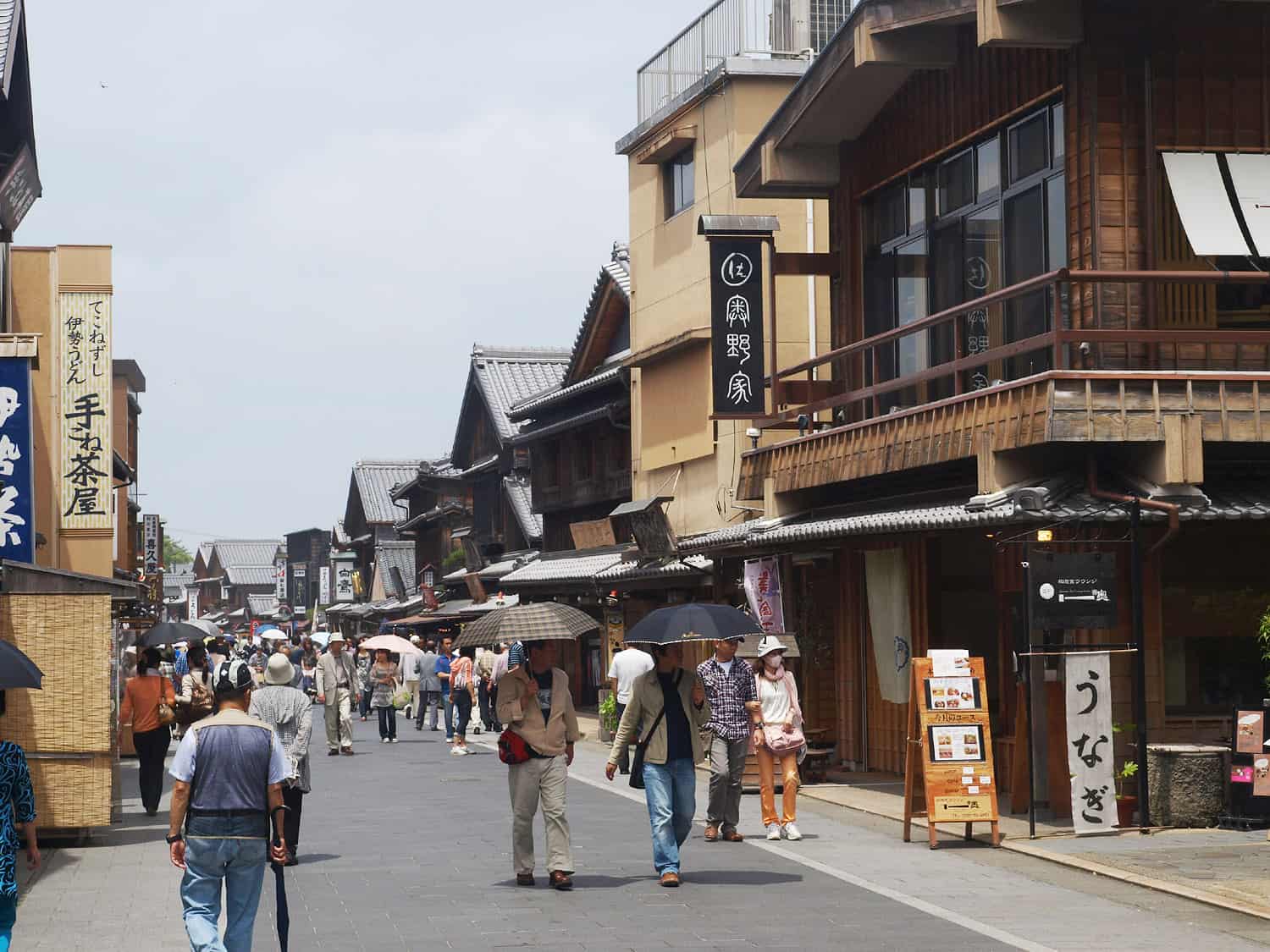 บรรยากาซภายในของตลาดโอคาเกะ (Okage Yokocho) จังหวัดมิเอะ (Mie)
