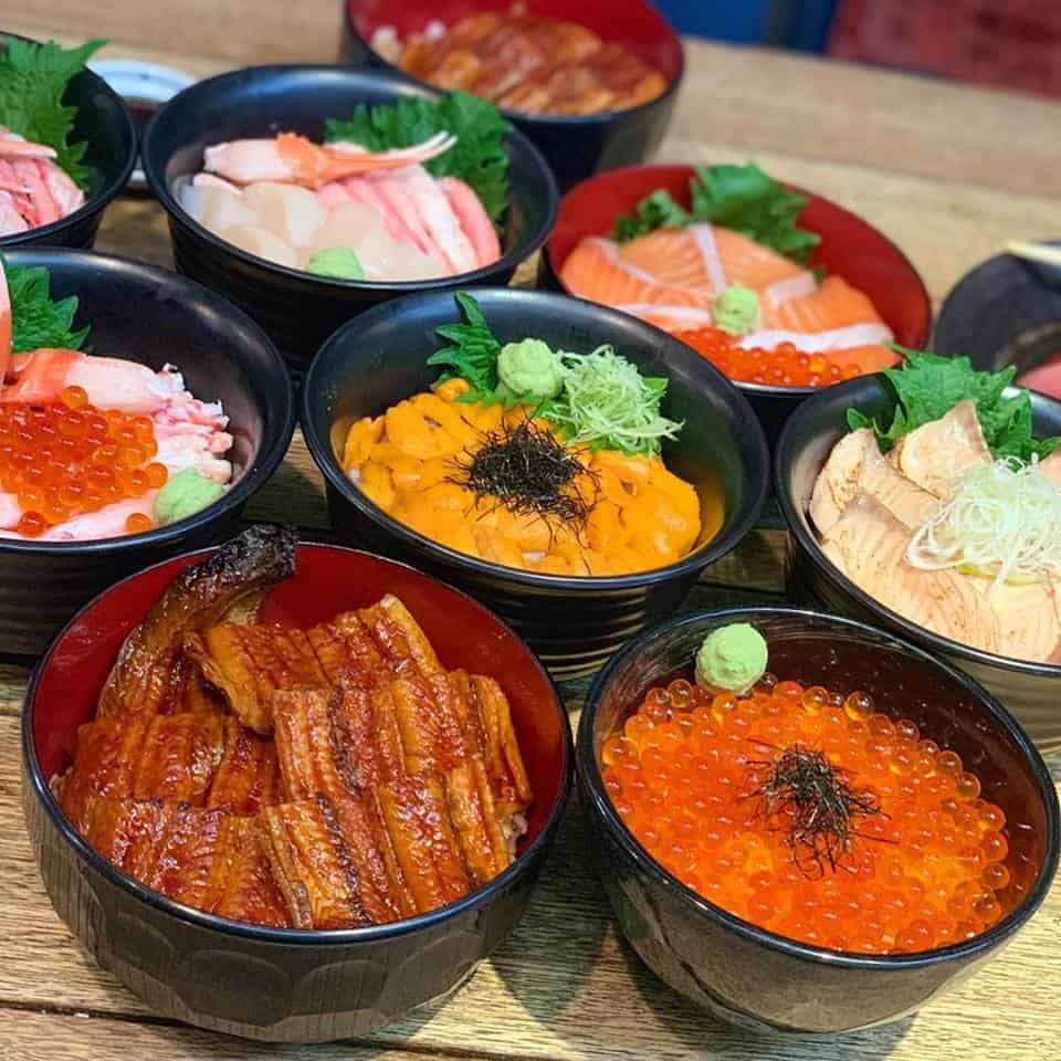 ข้าวหน้าปลาดิบ ตลาดคุโรมง โอซาก้า