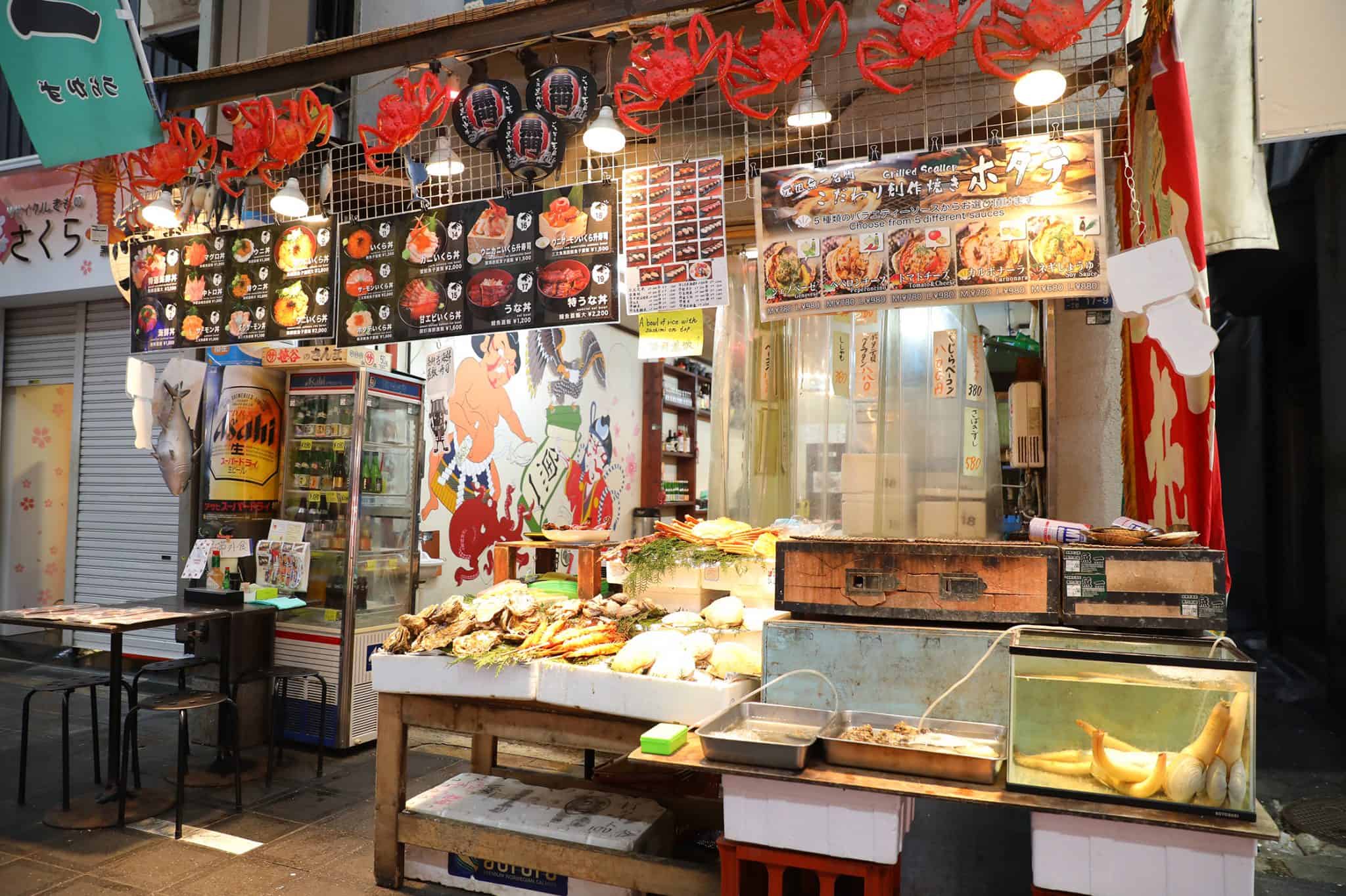 ร้านข้าวหน้าปลาดิบ Uokazu 魚一 - ตลาดปลาคุโรมง (Kuromon Fish Market)