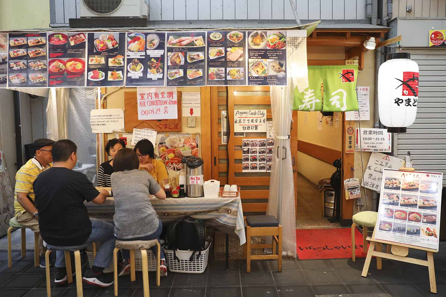 ร้านข้าวหน้าปลาดิบ Yamatoya-sushi : やまと屋すし - ตลาดปลาคุโรมง (Kuromon Fish Market)