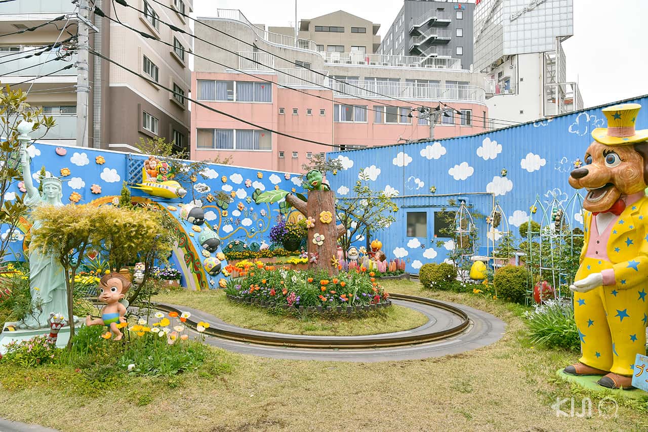 โซนสวนดอกไม้ ของสวนสนุก ฮานายาชิกิ (Hanayashiki Amusement Park)