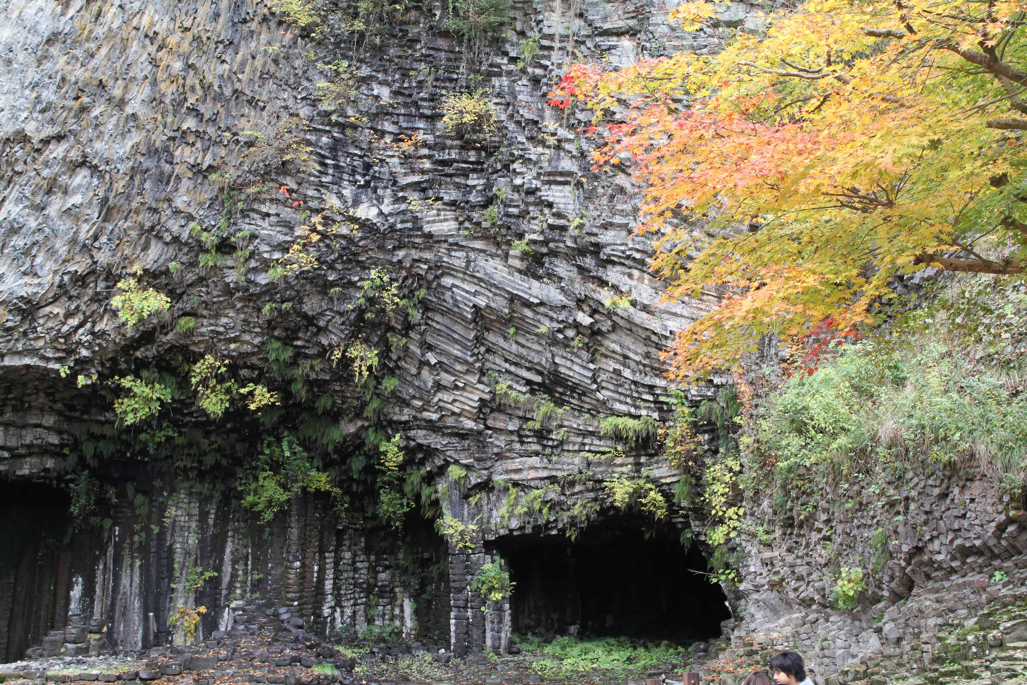 ถ้ำเก็นบุโด (Genbudo)