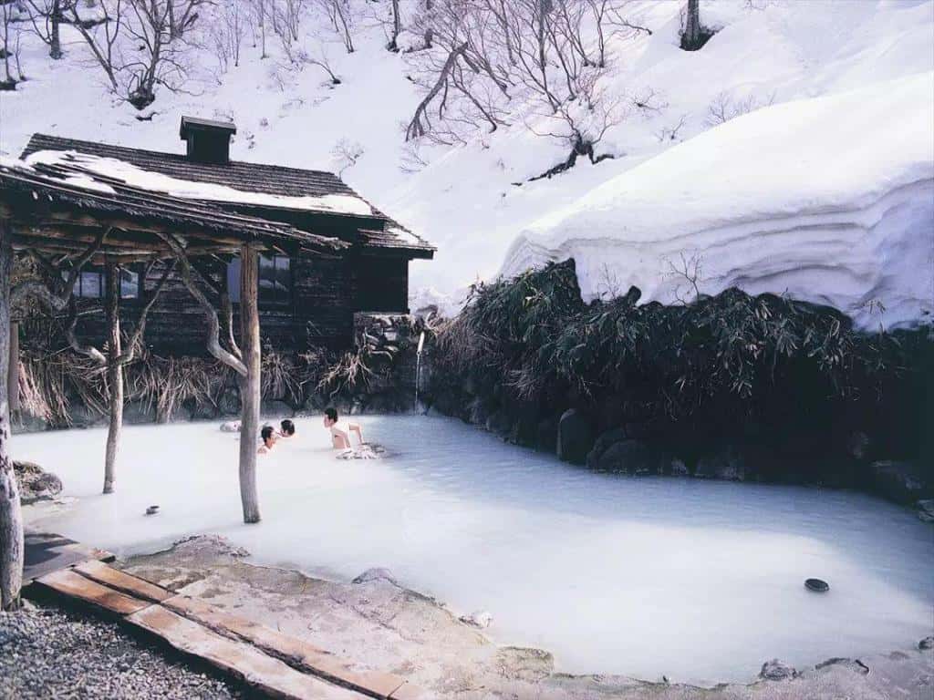 นิวโตออนเซ็น (Nyuto Onsen: 乳頭温泉) โทโฮคุ