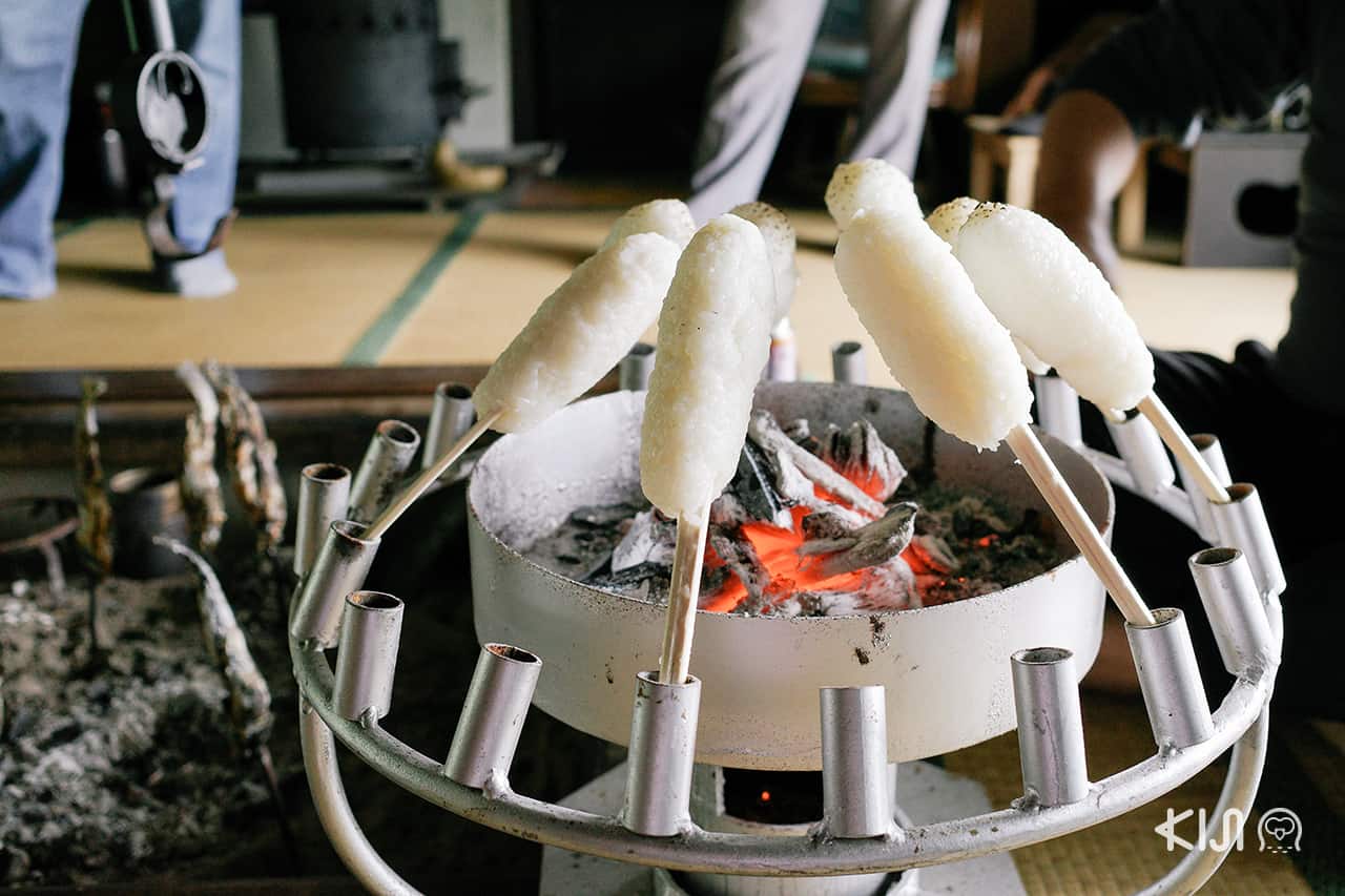 คิริทัมโปะ (Kiritampo) ของกินขึ้นชื่อประจำจังหวัดอาคิตะ