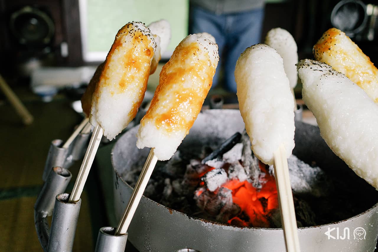 คิริทัมโปะ (Kiritampo) ข้าวเสียบไม้ นำไปปิ้ง Kamado Farmstay , Akita