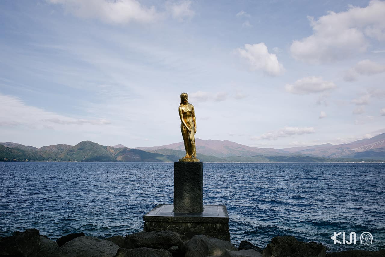 รูปปั้นทัตสึโกะ (Statue of Tatsuko) หญิงสาวในตำนานของ ทะเลสาบทาซาวะ 