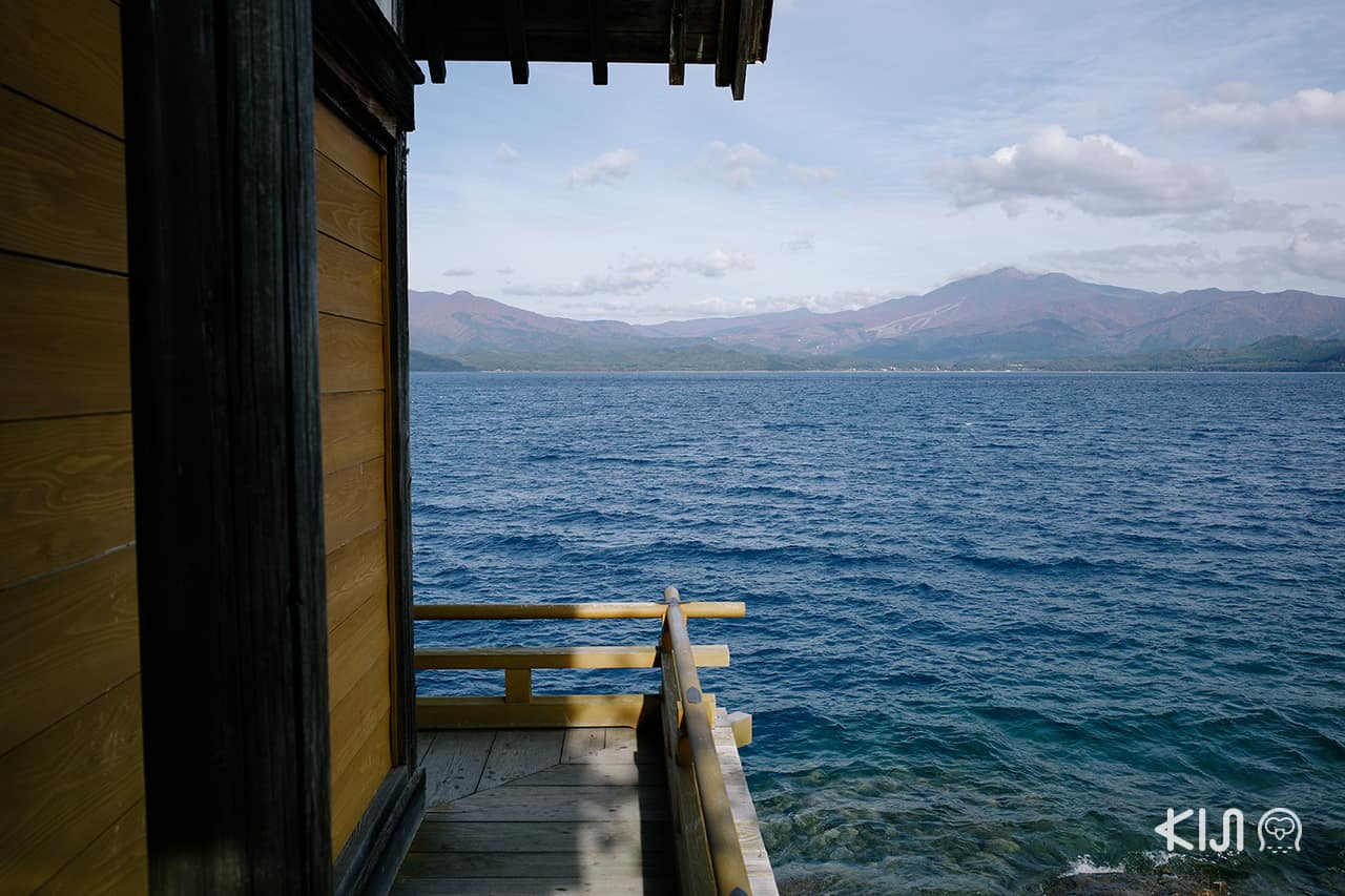 ระเบียงเล็กๆ ด้านหลังศาลเจ้าคันซากุ