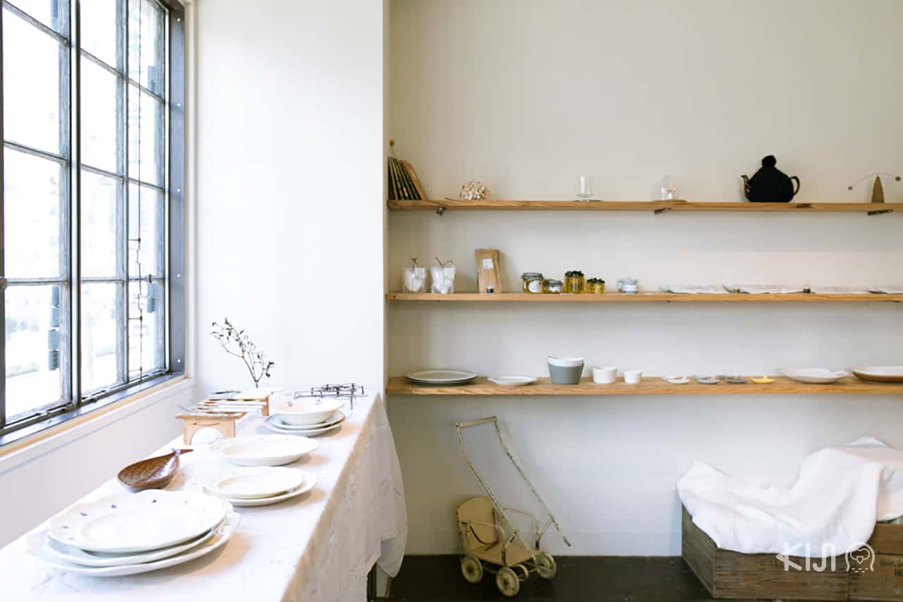 SUNNY CLOUDY RAINY จาน ชามเซรามิกที่บ่งบอกเอกลักษณ์ของร้าน