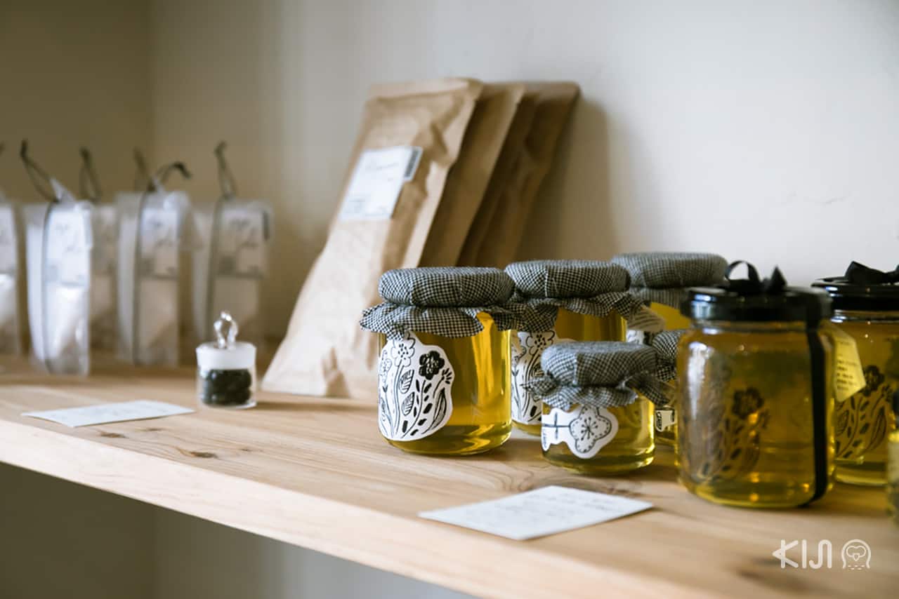 SUNNY CLOUDY RAINY สินค้าภายในร้านที่มีความเรียบง่ายแต่น่ารัก