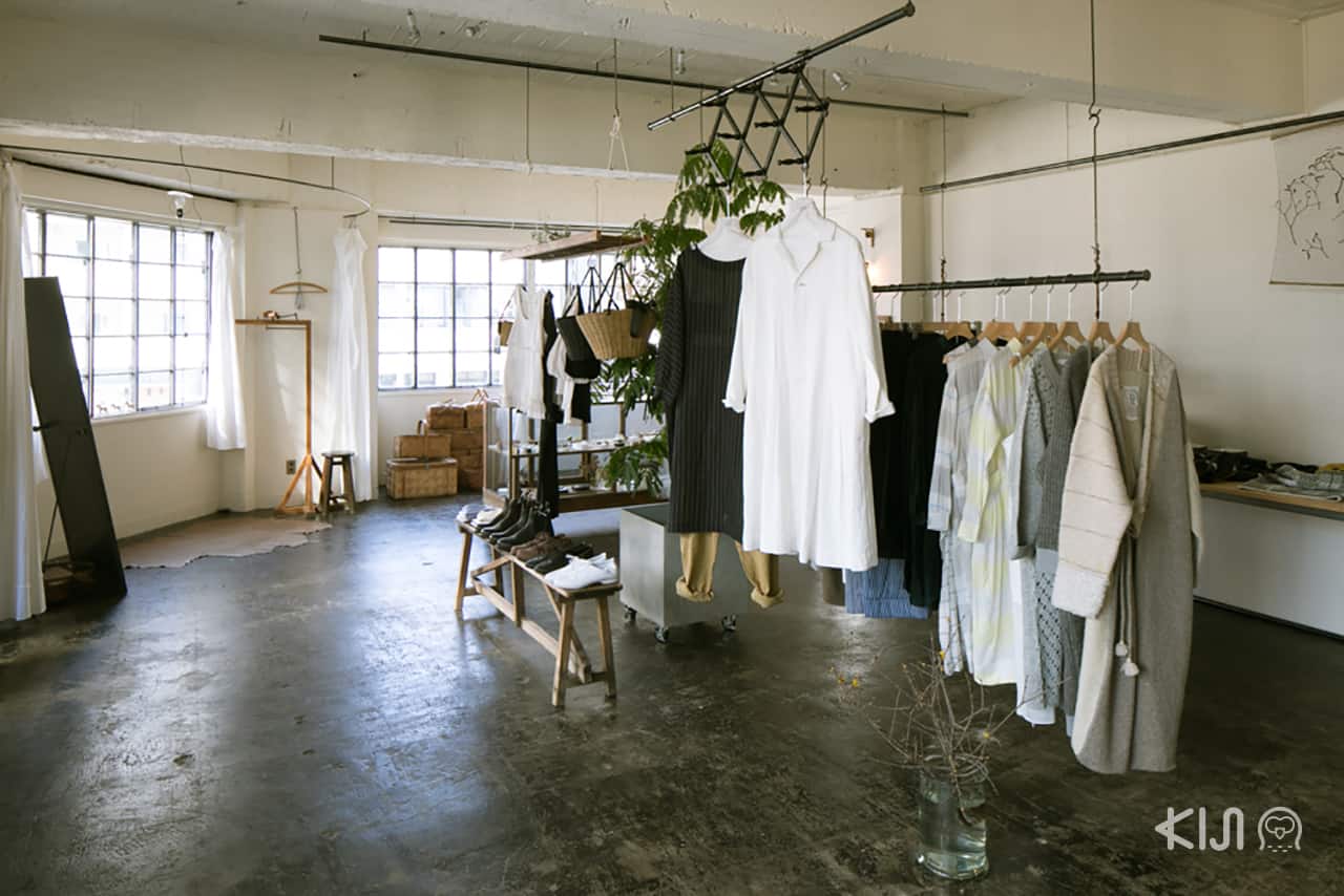 SUNNY CLOUDY RAINY ภายในร้านตกแต่งสไตล์มินิมอล