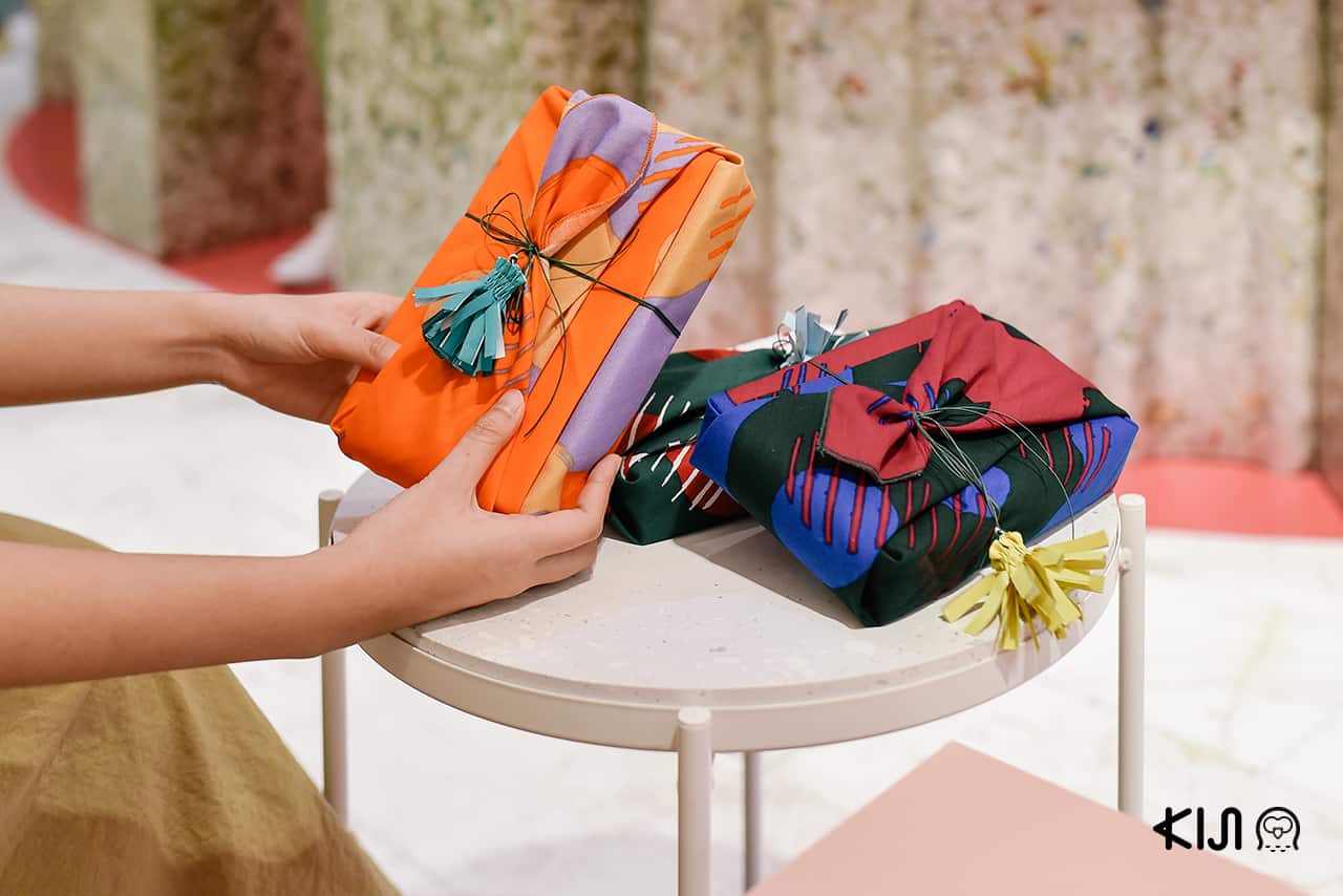 Let’s Give Good ช็อปครบ 1,000 บาท รับบริการห่อของขวัญด้วยฟุโรชิกิ