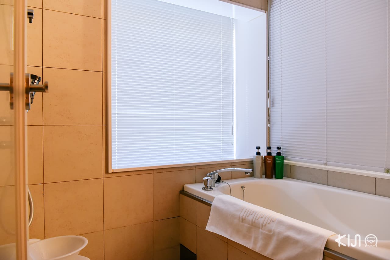 ็Hotel Metropolitan Akita ภายในห้องยังมีอ่างอาบน้้ำให้อีกด้วย