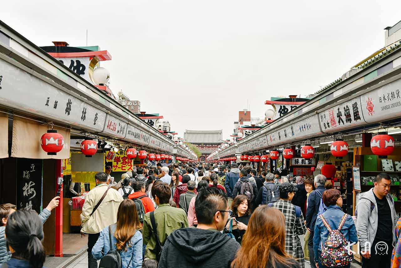 เที่ยว อาซากุสะ - ถนนนากามิเสะ (Nakamise Shopping Street)