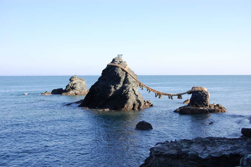 สถานที่ ขอแต่งงาน ญี่ปุ่น - หินเมโอโตะอิวะ (Meotoiwa)